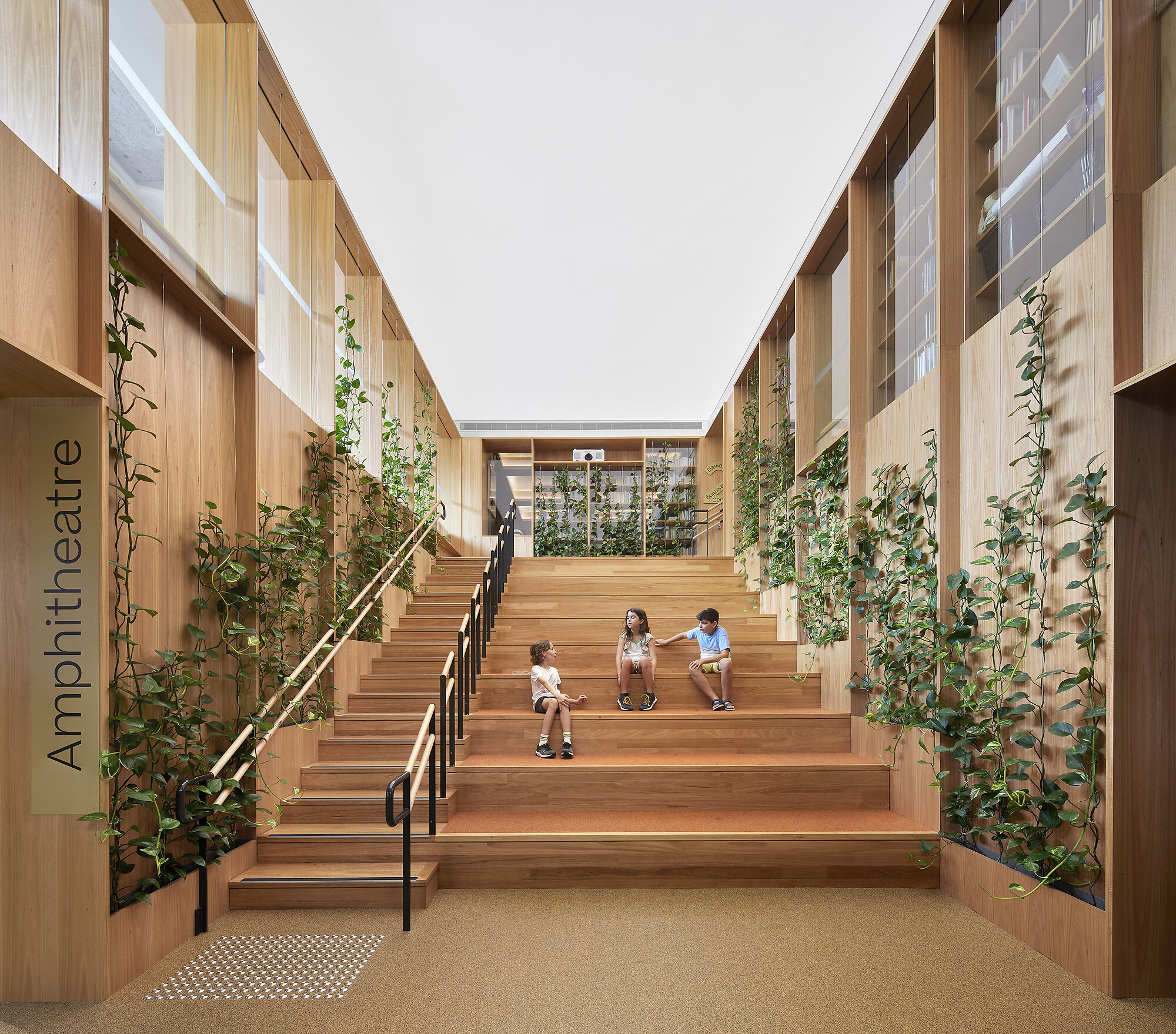 Interior photograph of International Grammar School Bibliotheque by Tom Roe